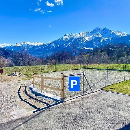 Moderno Con Giardino 아파트