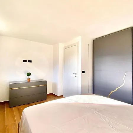 Moderno Con Giardino * Gignod