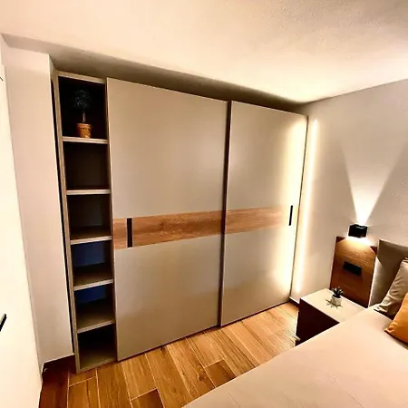 Moderno Con Giardino *