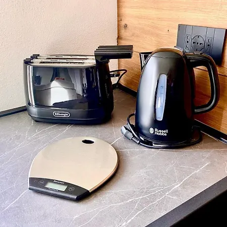 Moderno Con Giardino 아파트