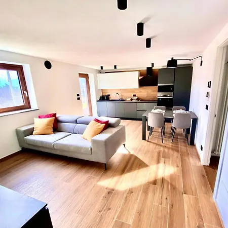 Moderno Con Giardino * Gignod