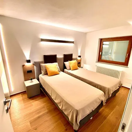 Moderno Con Giardino 아파트 기그노드