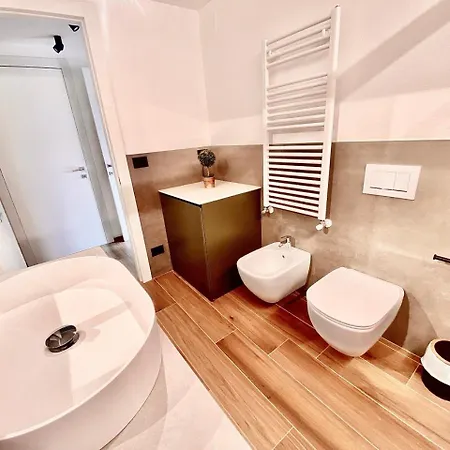 Moderno Con Giardino