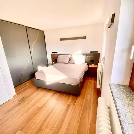 아파트 Moderno Con Giardino 기그노드