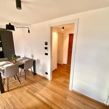 Moderno Con Giardino *