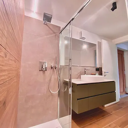 Moderno Con Giardino Gignod