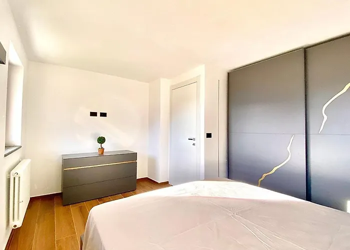 Moderno Con Giardino * Gignod