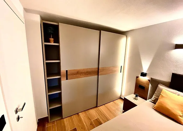 Moderno Con Giardino *