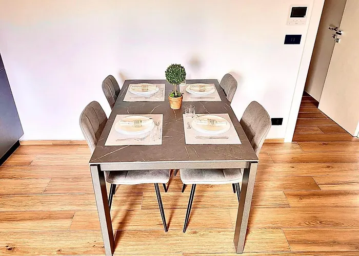 Moderno Con Giardino Apartment *